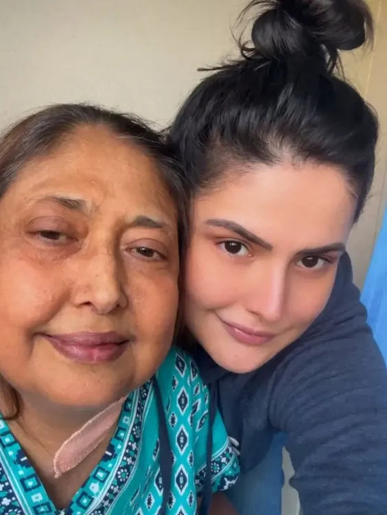 Zareen Khan remembers late mother on her 1st birthday after demise 