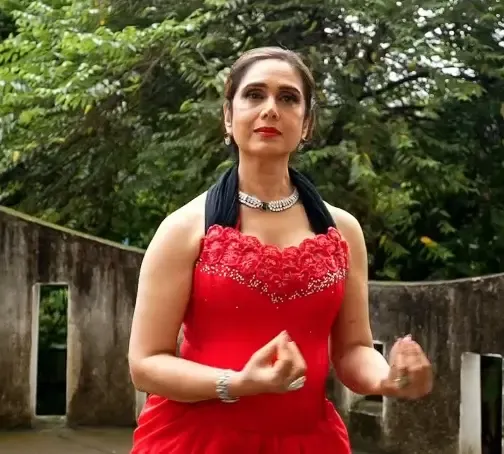 Meenakshi Seshadri Remembers ‘Hey You’ from Shahenshah with Amitabh Bachchan