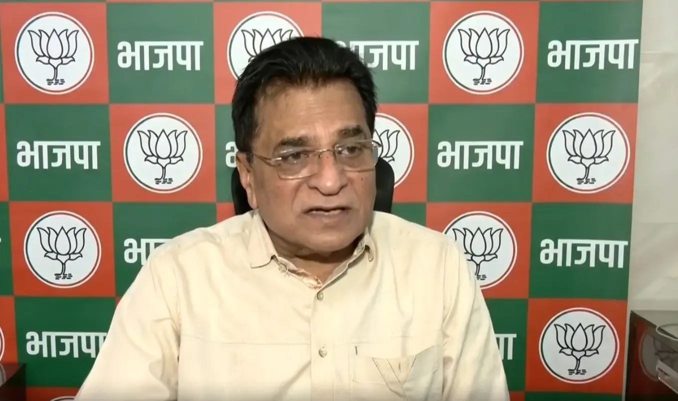 क्या मीरा-भायंदर जमीन घोटाले में एसआईटी जांच की मांग की गई है?