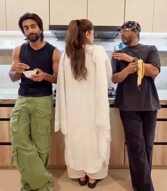 Did Meezaan Jafri Just Playfully Roast Dad Javed Jaffrey?