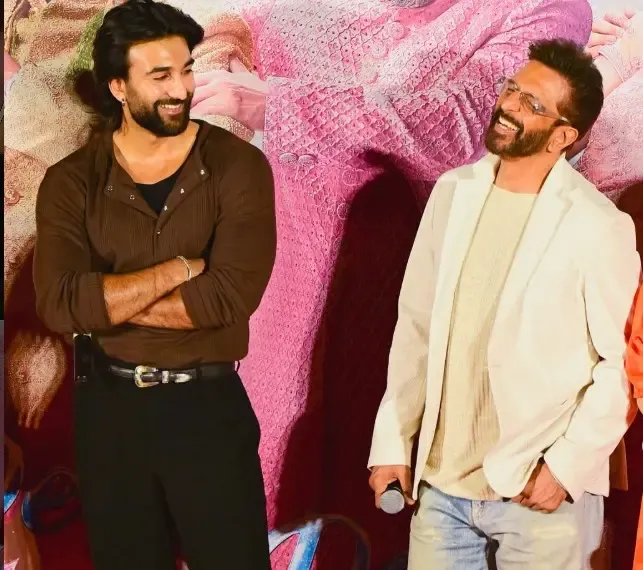 क्या मीजान-जावेद जाफरी से पहले बॉलीवुड फिल्मों में पिता-बेटे की जोड़ी ने किया अभिनय का जादू?