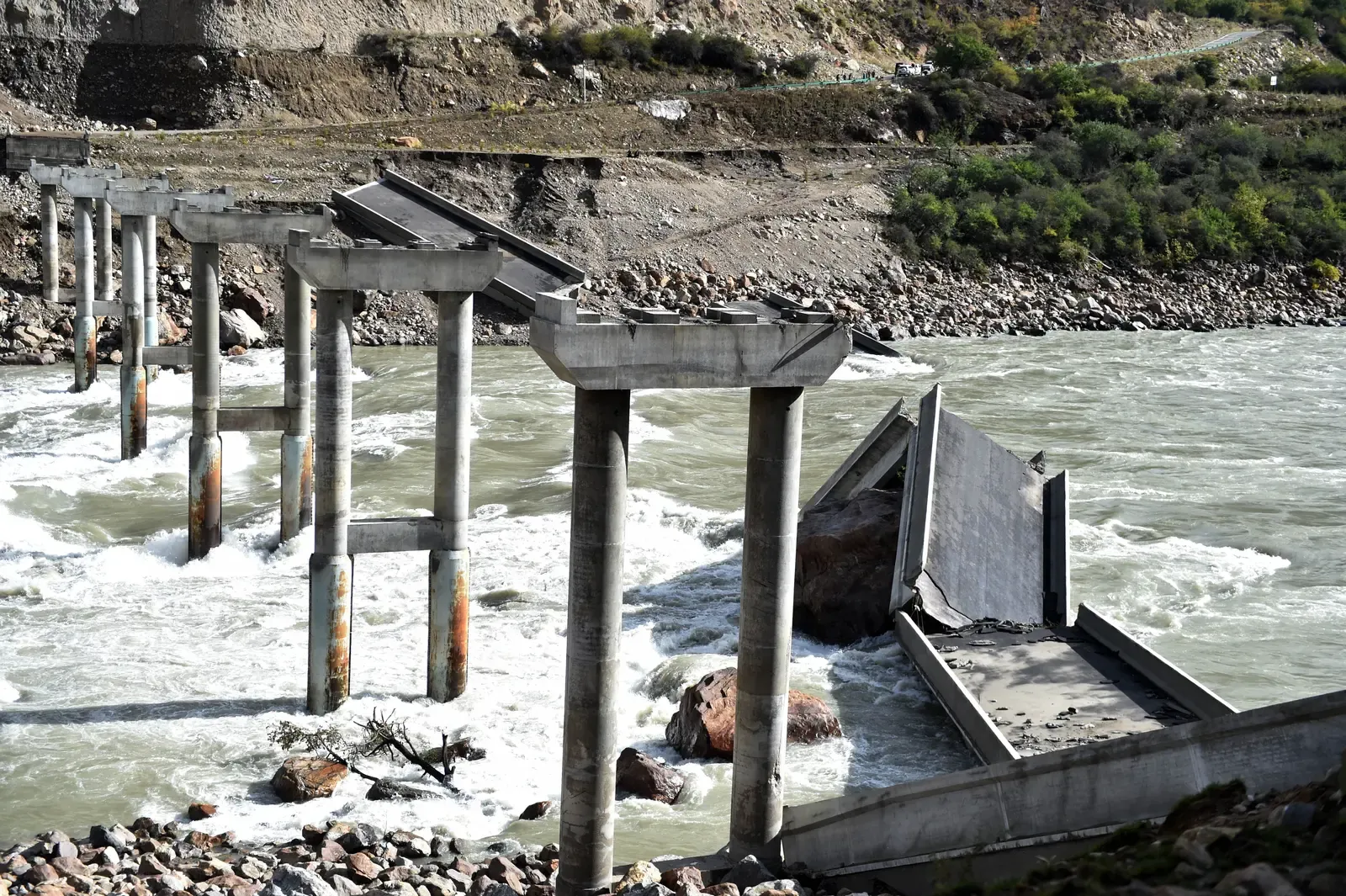 China's Yarlung Tsangpo dam project faces scrutiny amid Himalayan warming risks