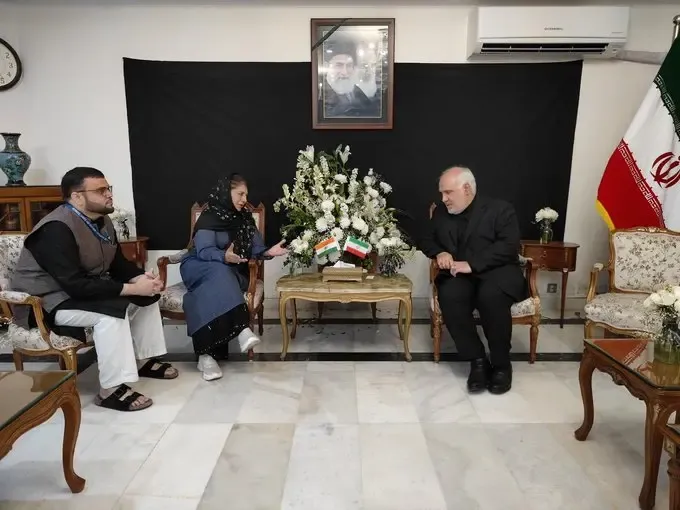 महबूबा मुफ्ती ने ईरानी दूतावास में खामेनेई को दी श्रद्धांजलि