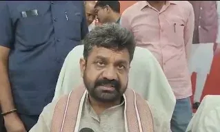 महंगाई पर विपक्ष को दयाशंकर मिश्र का करारा जवाब: वैश्विक संकट में भी भारत में ईंधन कीमतें सबसे कम बढ़ीं