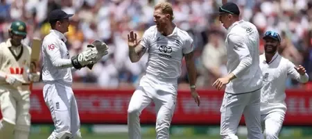 मेलबर्न टेस्ट: स्टार्क आउट या नॉट आउट, थर्ड अंपायर के फैसले पर विवाद 