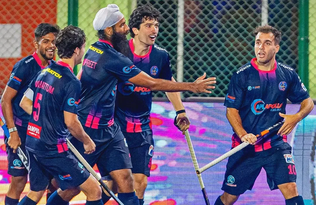 क्या एसजी पाइपर्स ने हैदराबाद तूफान को 2-1 से हराकर जीत का खाता खोला?