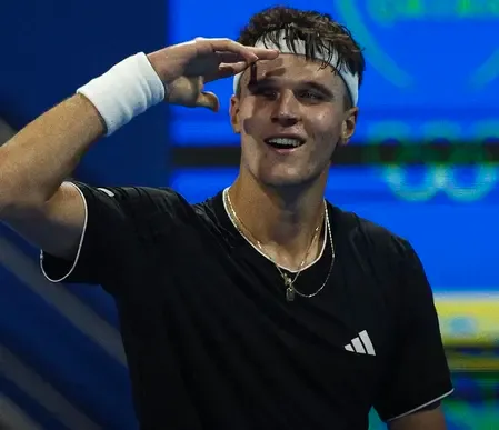 How Did Mensik Upset Sinner in Doha and Reach SF with Fils?