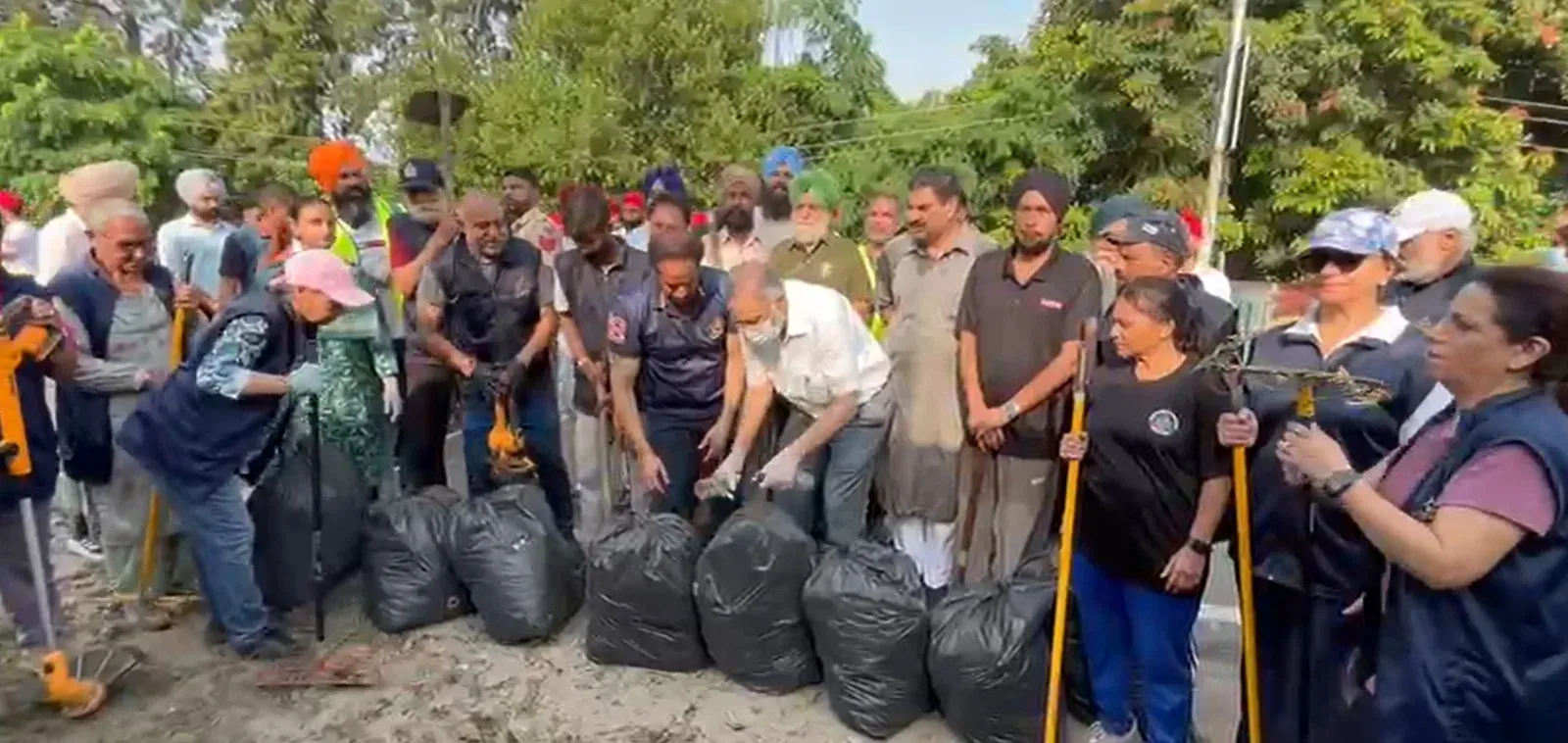 'मेरा पटियाला, मैं ही संवारूं' अभियान लॉन्च: स्वास्थ्य मंत्री डॉ. बलबीर सिंह ने झाड़ू थामकर दिया स्वच्छता का संदेश