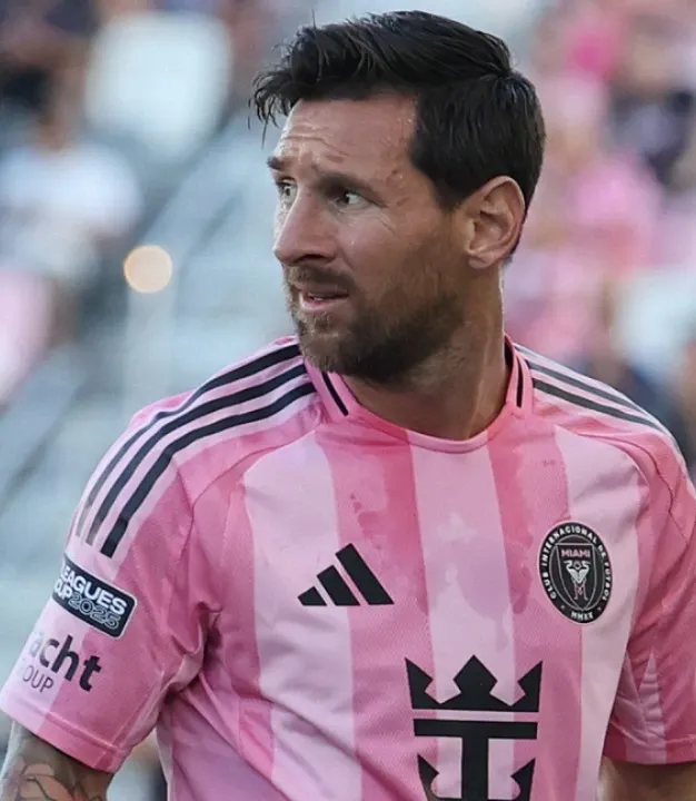 Did Messi Suffer a Minor Muscle Injury in His Right Leg?