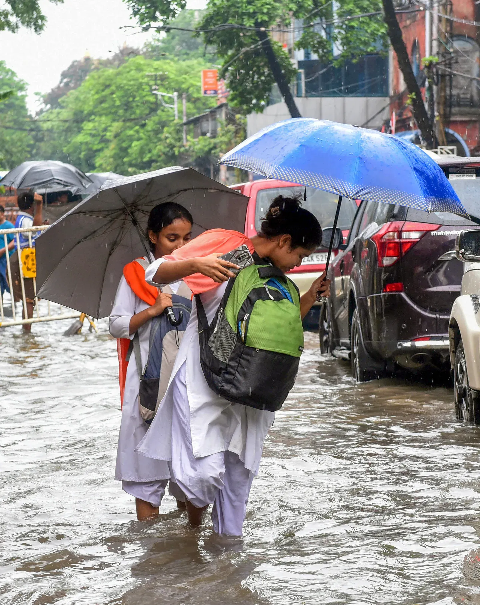 South Bengal red alert: Heavy rain forecast till Tuesday, Kolkata waterlogged