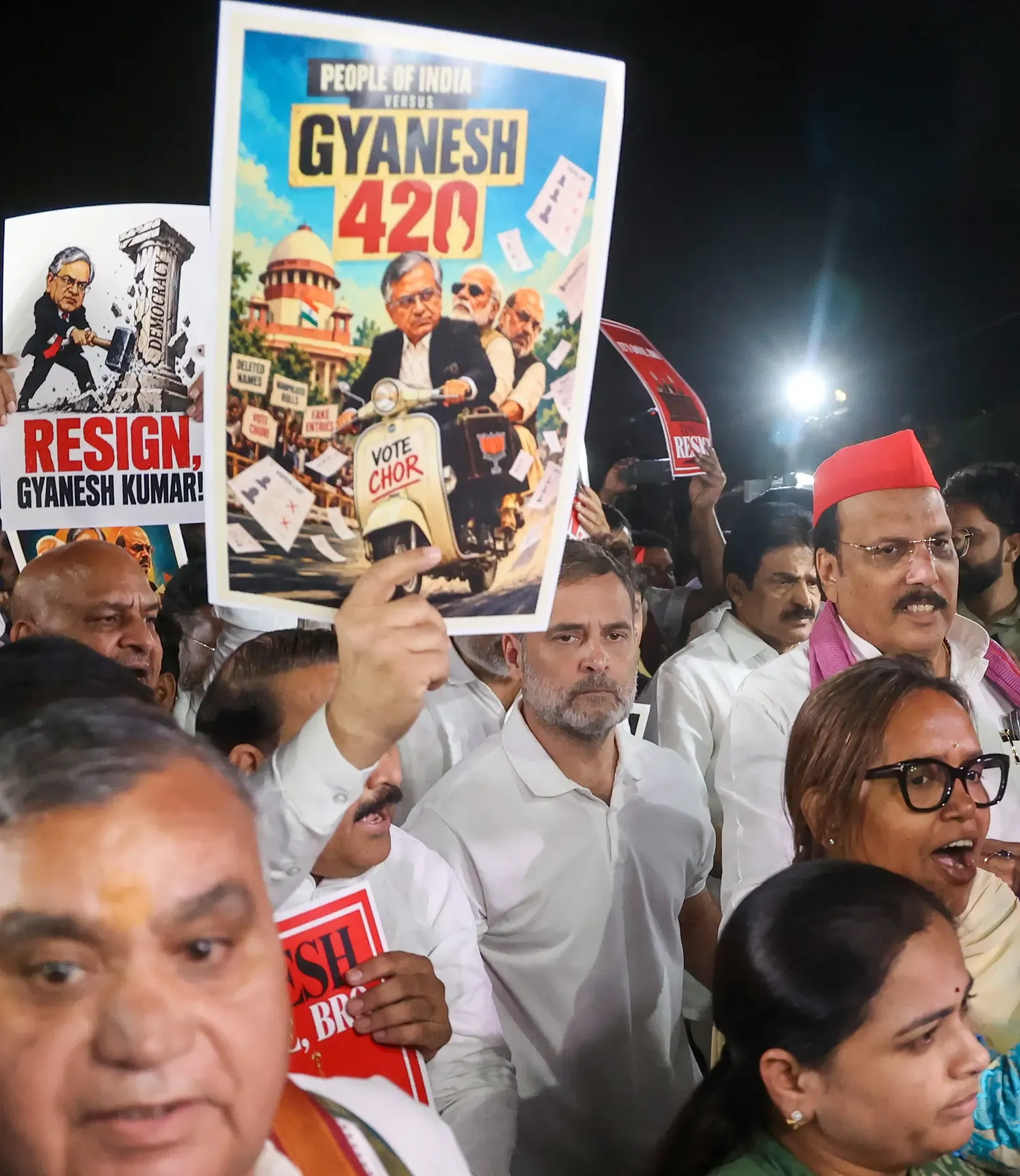 दिल्ली मेट्रो स्टेशन बंद पर इंडिया गठबंधन का विरोध, प्रियंका गांधी बोलीं— 'यही डर है, यही कायरता है'