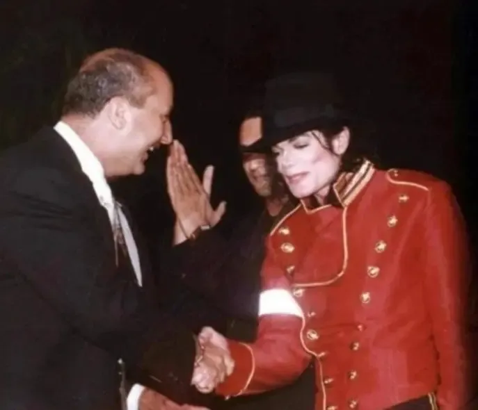 माइकल जैक्सन को 'दुनिया का आठवां अजूबा' बोले अनुपम खेर, शेयर की दुर्लभ तस्वीर