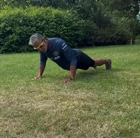 Milind Soman does push-ups in London after Regents Park run, loses count at 50