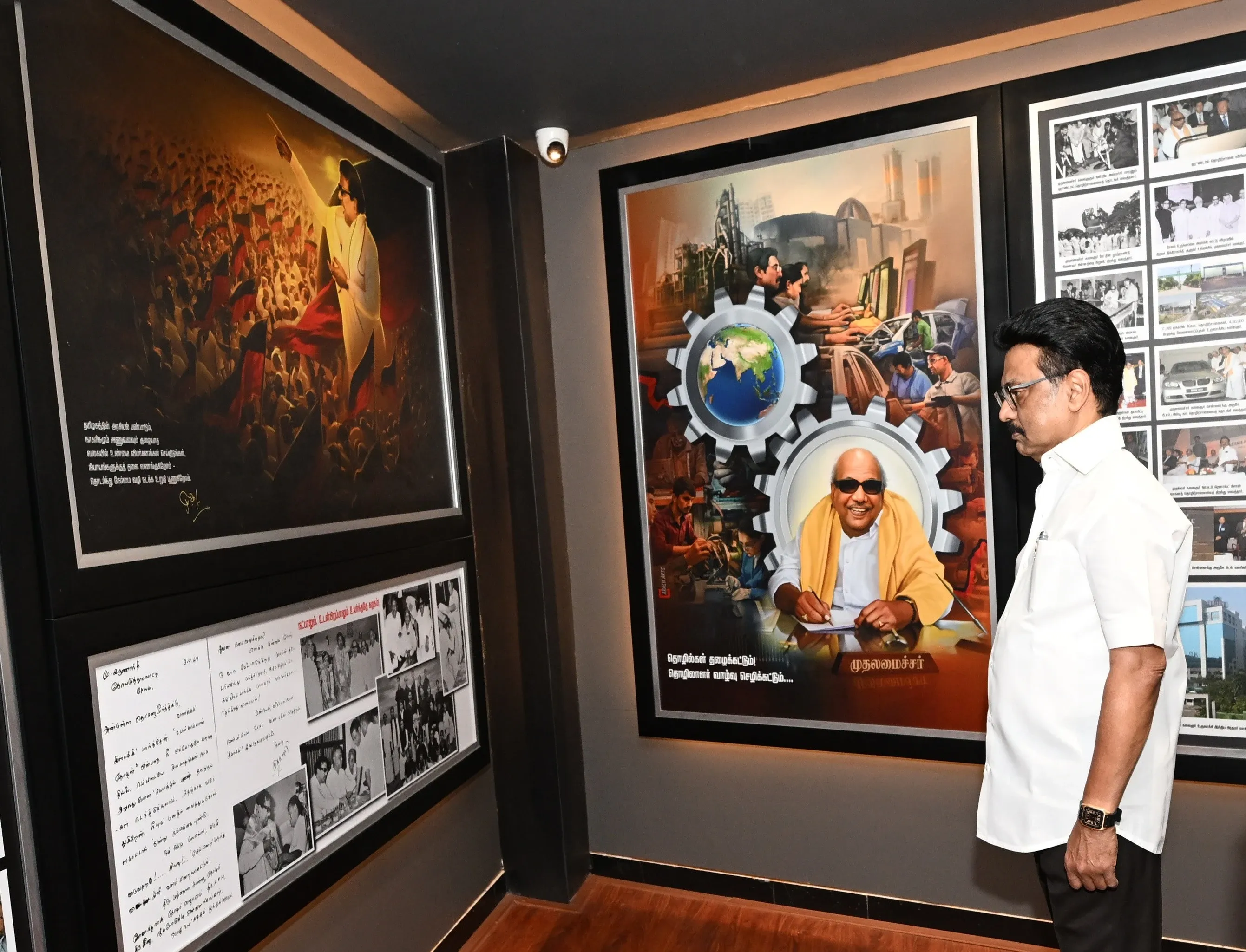 What did MK Stalin unveil during his grand roadshow in Tiruvarur?