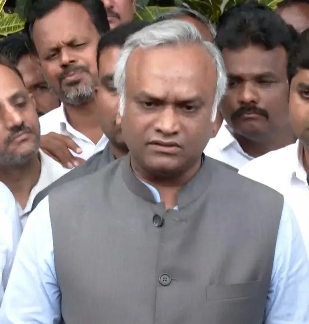 कर्नाटक एमएलसी चुनाव: कांग्रेस को मिले अतिरिक्त 11 वोट, प्रियांक खड़गे बोले — BJP-JD(S) गठबंधन में दरार