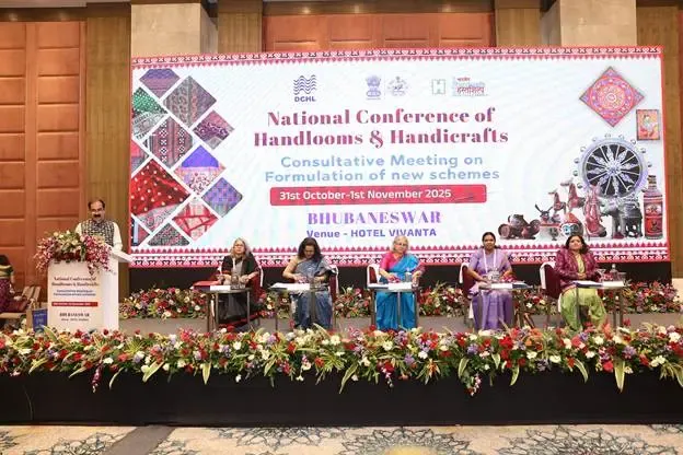 How are modern tools influencing the growth of handicrafts?