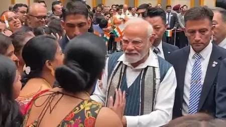 प्रधानमंत्री ने प्रवासी भारतीयों से की मुलाकात, हाथ जोड़कर अभिवादन किया स्वीकार