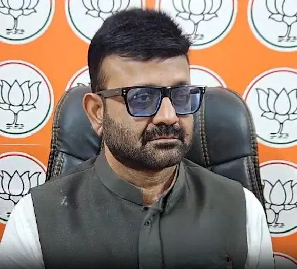 भाजपा प्रवक्ता प्रतुल शाहदेव बोले — मोदी सरकार वादों पर अटल, विपक्ष के आरोप निराधार