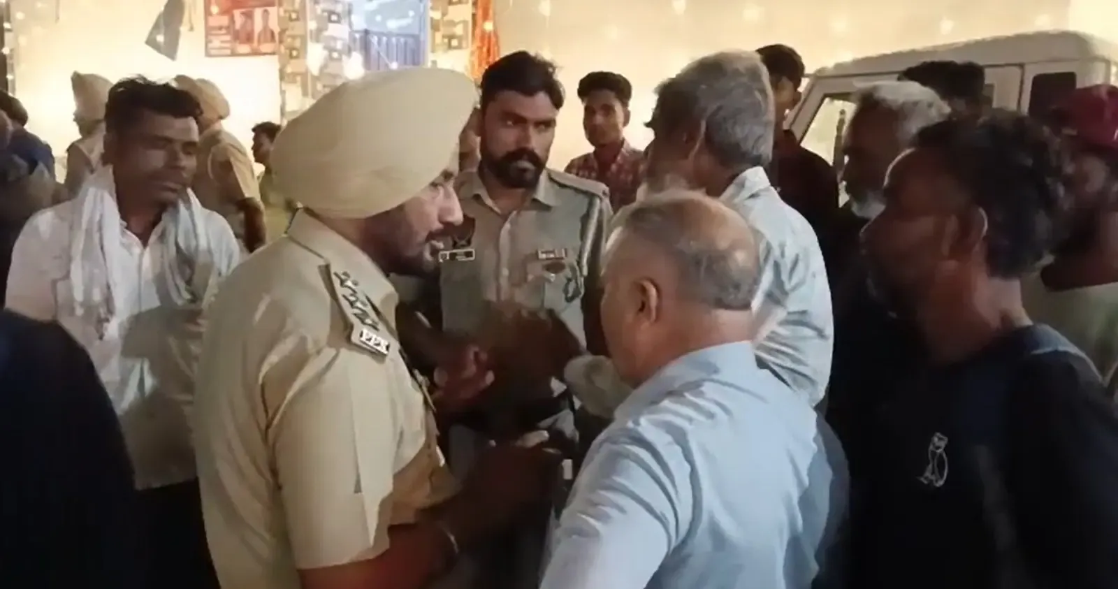 मोगा में दिनदहाड़े गोलीबारी: अंगदपुरा मोहल्ले में 4 युवक घायल, 3 की हालत गंभीर