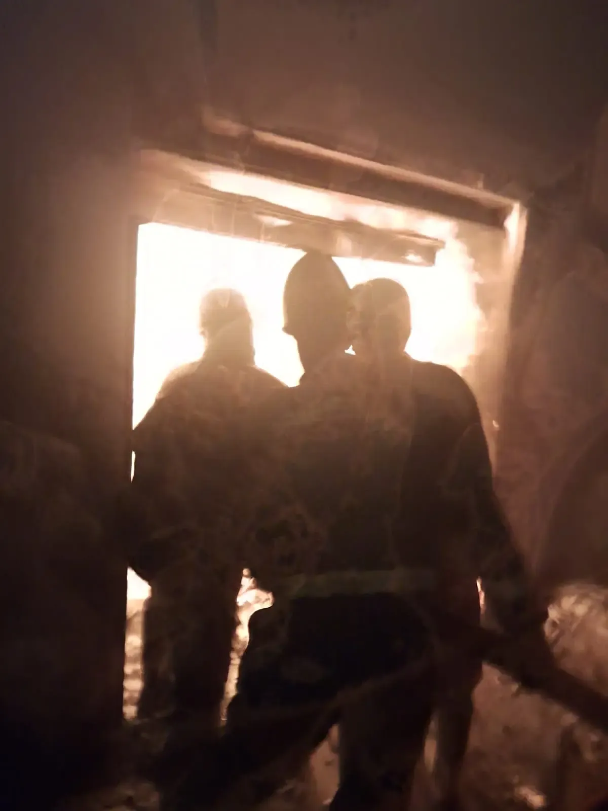 मोहन नगर में फैक्ट्री में लगी भीषण आग, फायर ब्रिगेड ने बचाई कई जानें