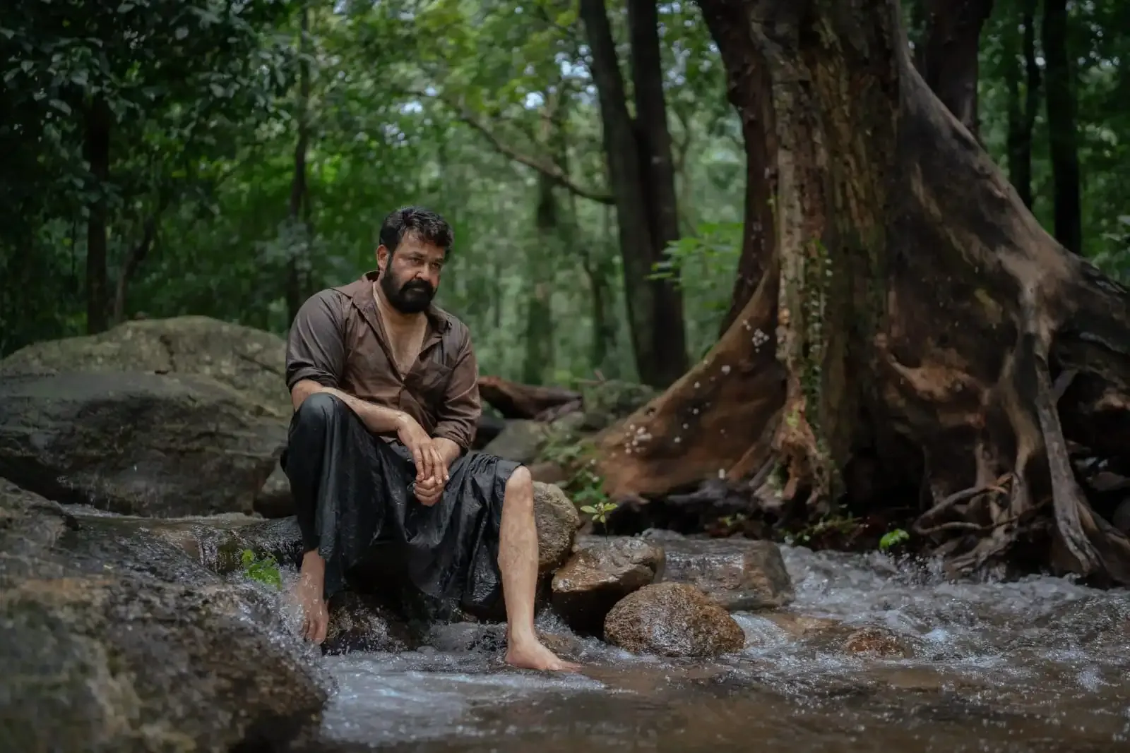 Did Mohanlal Present a Golden Vel at the Murugan Temple for Thudarum's Success?