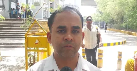 दिल्ली में 'मंडे मेट्रो' अभियान शुरू, अधिकारियों ने मेट्रो-ई-रिक्शा से पहुंचा दफ्तर