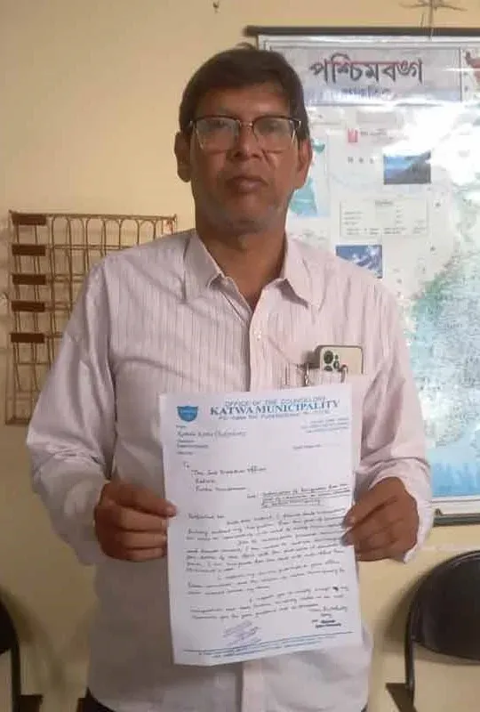 Trinamool Zilla Parishad chief, municipality head quit in West Bengal