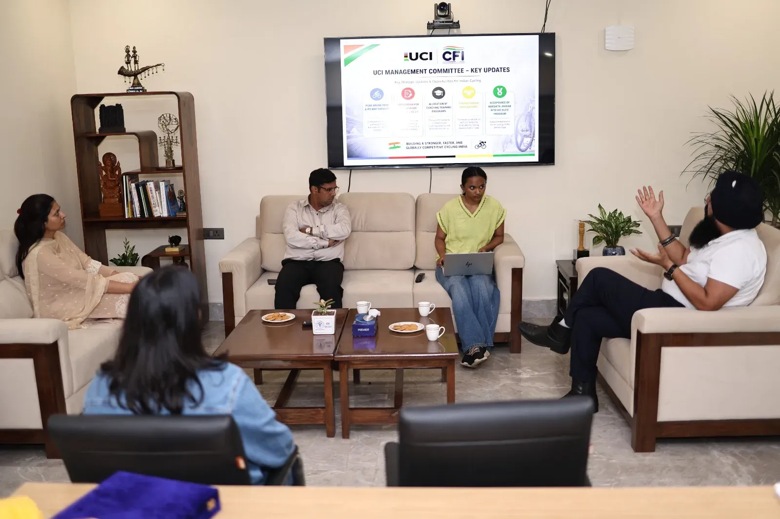 India cycling roadmap: Khadse reviews CFI plan, 5 sprinters join UCI World Centre