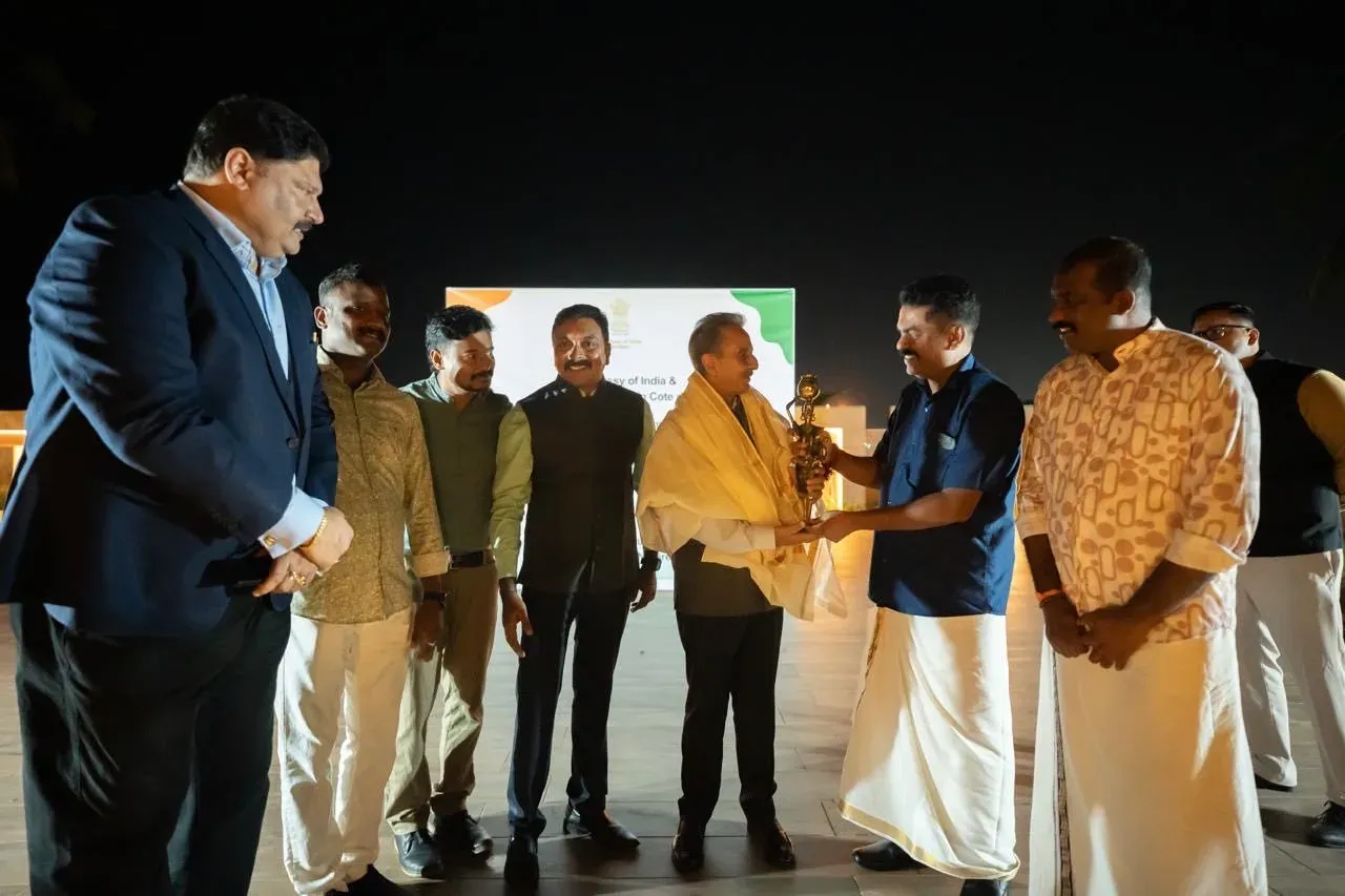 MoS Kirti Vardhan Singh meets Indian diaspora in Cote d'Ivoire