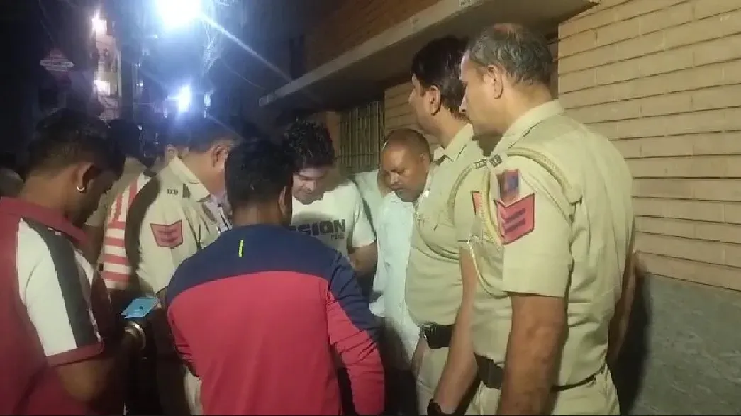 Delhi double murder: Mother, son stabbed to death in Govindpuri; ₹10–12 lakh looted