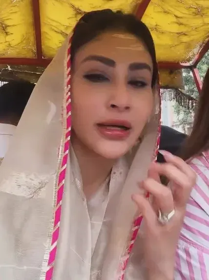 Mouni Roy visits Kashi Vishwanath temple during Sawan 2025