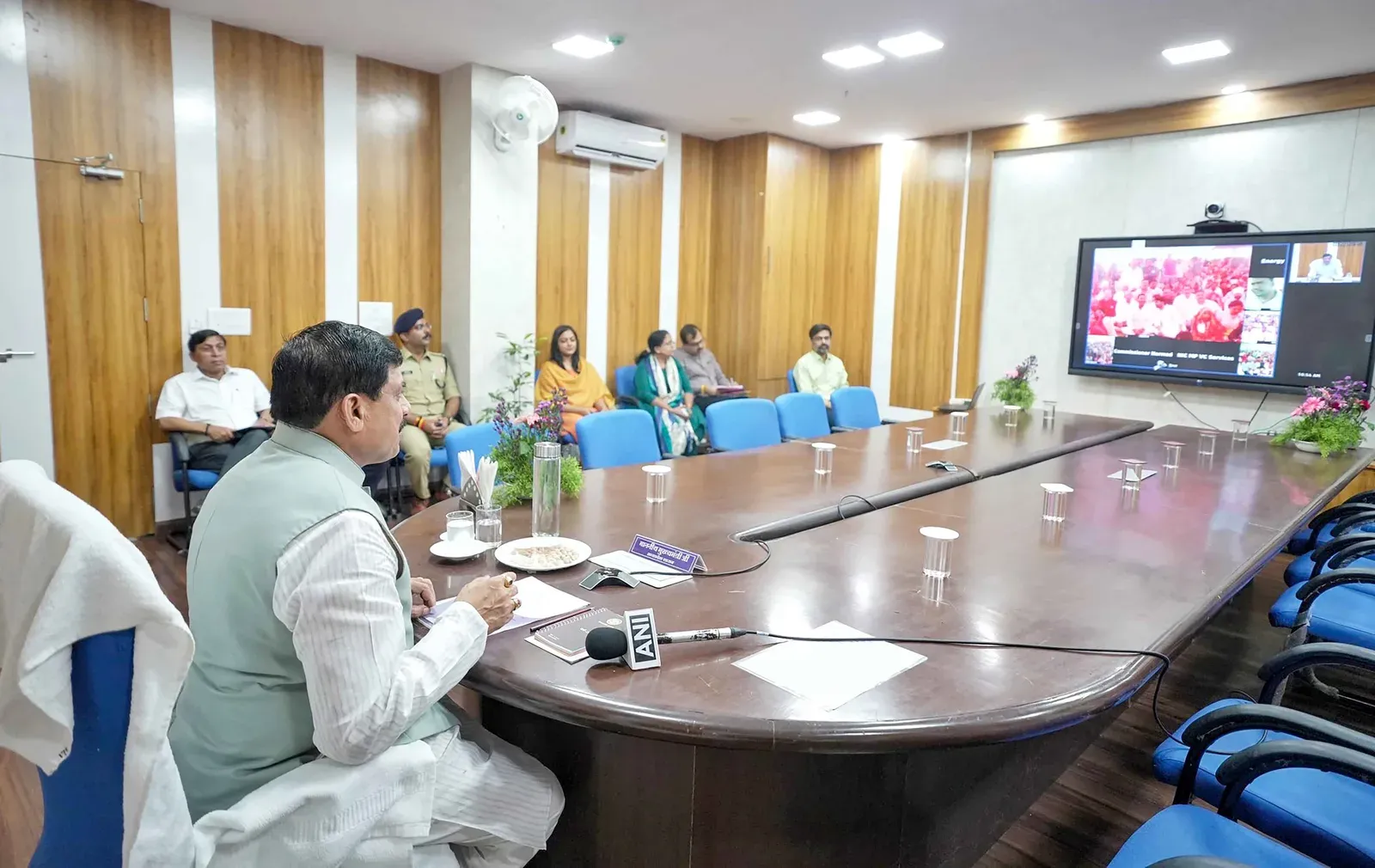 MP Cabinet cuts cotton mandi fee, clears ₹13,800 crore farmer package