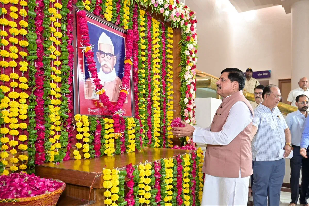 MP CM Mohan Yadav Pays Tribute to State's First CM Ravishankar Shukla