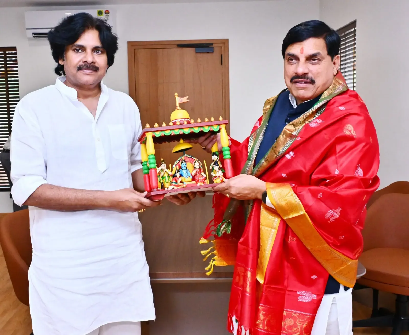 Pawan Kalyan, Mohan Yadav discuss tiger conservation at NSTR, gaur reintroduction pact