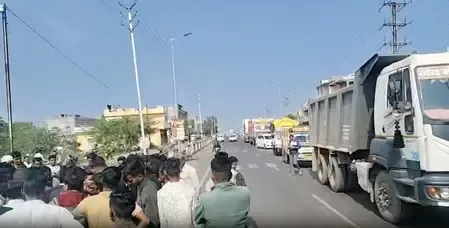 MP farmers block NH-52 over MSP, loan waiver and debt relief; traffic disrupted for hours