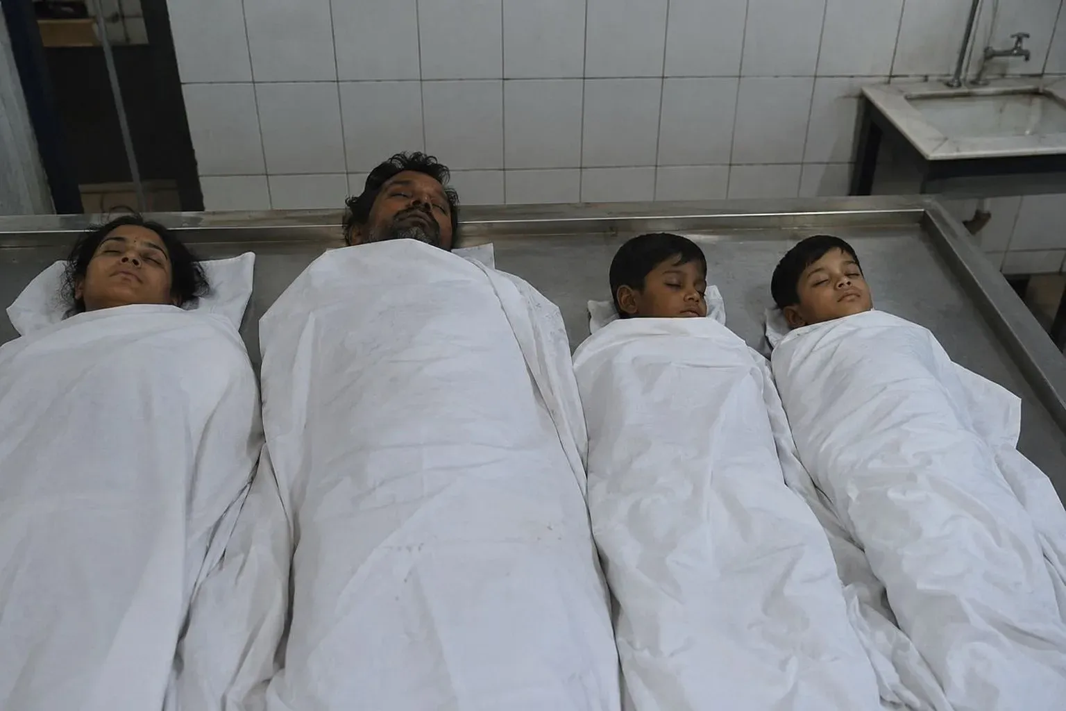 Morena triple murder: Man kills wife, 2 sons with axe, dies by suicide