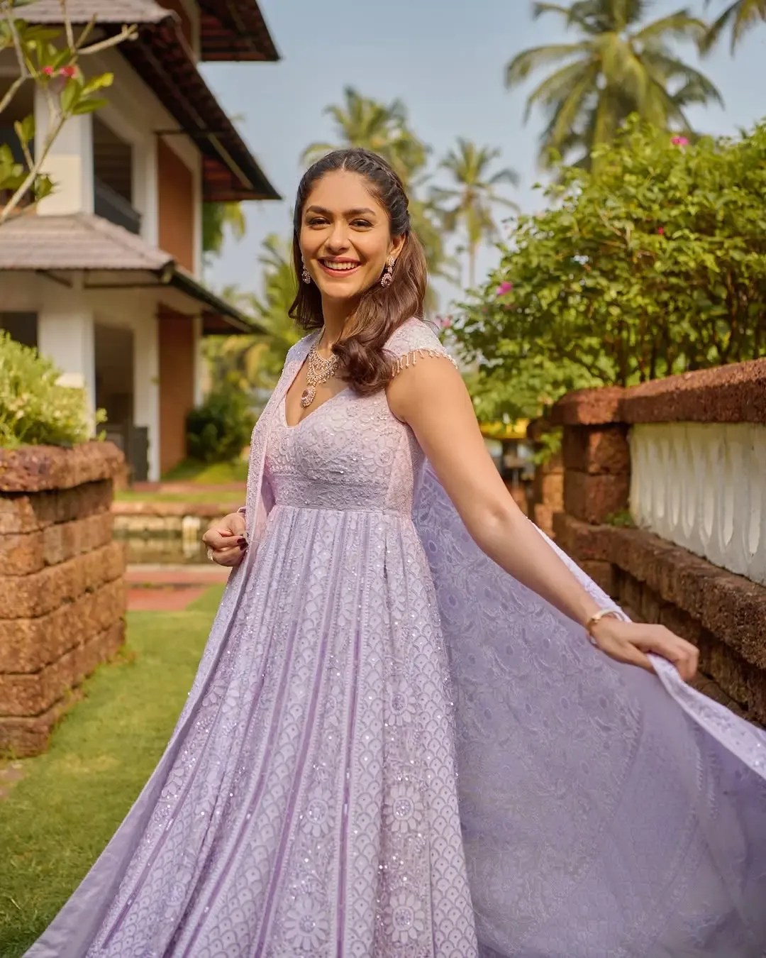 Mrunal Thakur Exhibits Her Classic Elegance with a Desi Touch