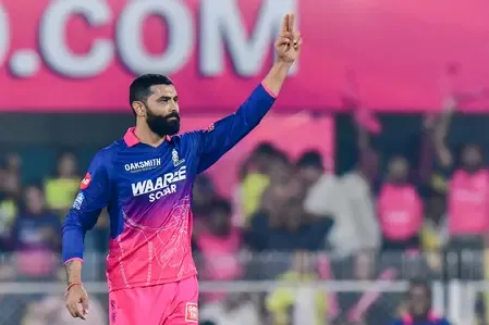 'मुझ पर गुलाबी जर्सी अच्छी लगती है', सीएसके को एक ही ओवर में 2 झटके देने के बाद बोले रवींद्र जडेजा 