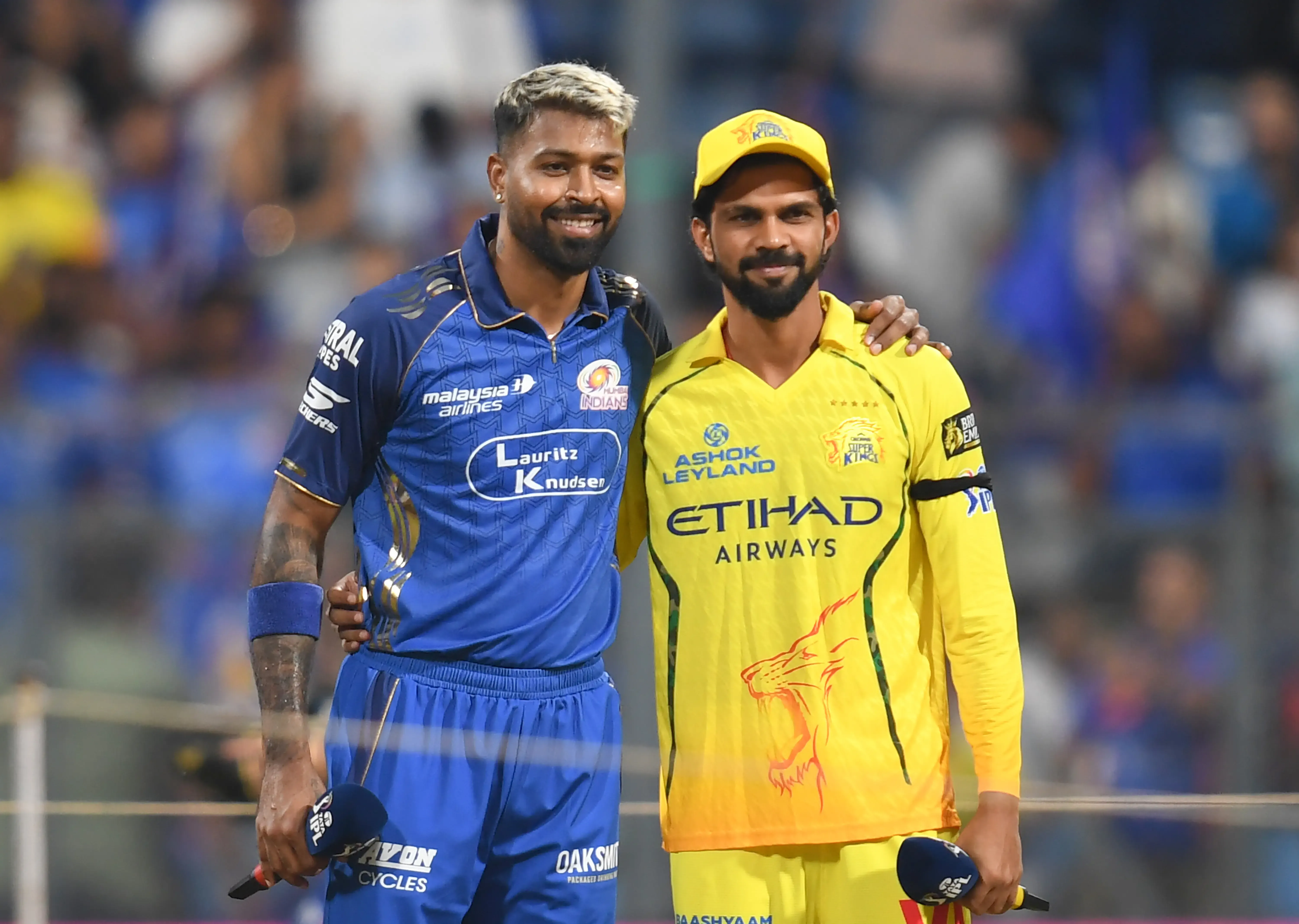 काली पट्टी बांधकर उतरे CSK खिलाड़ी, मुकेश चौधरी की मां को दी भावुक श्रद्धांजलि