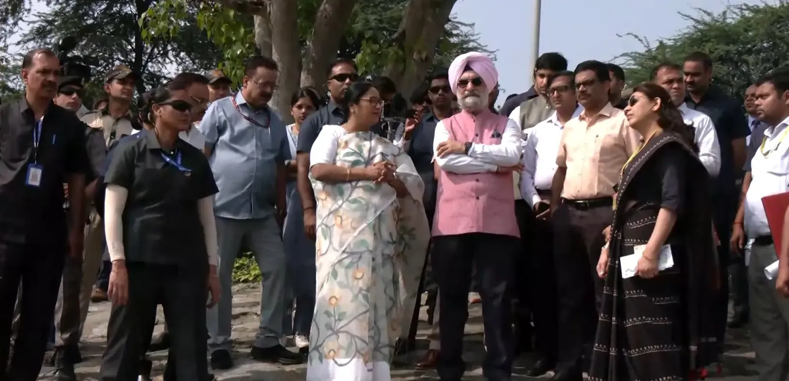 दिल्ली के वासुदेव घाट का मुख्यमंत्री और उपराज्यपाल द्वारा किया गया निरीक्षण: सुरक्षा और सुविधाओं पर ध्यान