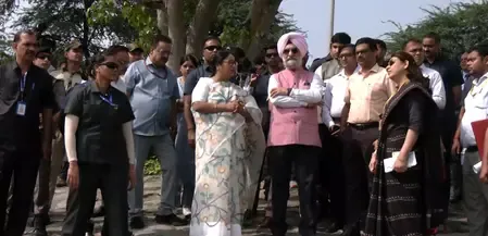 दिल्ली की मुख्यमंत्री और एलजी ने वासुदेव घाट का दौरा, सुरक्षा और सुविधाओं का लिया जायजा