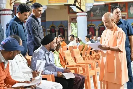 मुख्यमंत्री योगी ने जनता दर्शन में सुनी लोगों की समस्याएं, बोले नहीं होने देंगे किसी के साथ अन्याय