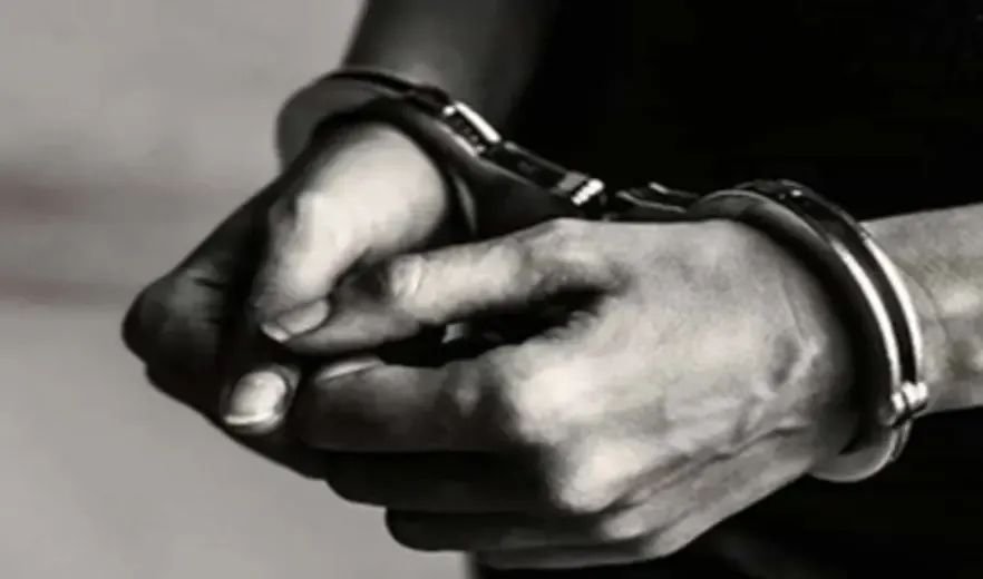 मुंबई पुलिस ने दो साल से फरार मुख्य आरोपी 'पप्पू पेजर' को एयरपोर्ट से किया गिरफ्तार