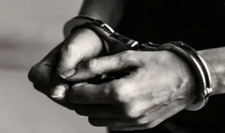 मुंबई पुलिस ने दो साल से फरार मुख्य आरोपी 'पप्पू पेजर' को एयरपोर्ट से किया गिरफ्तार