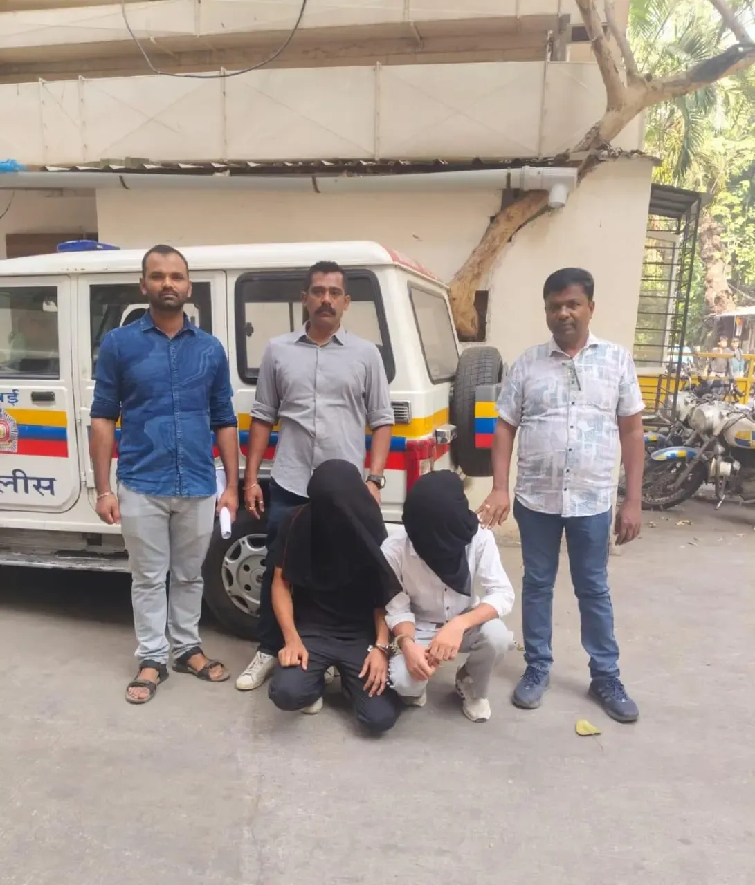 क्या मुंबई में ड्रग्स तस्करी में दो युवक गिरफ्तार हुए हैं?