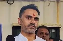 मुंबई : महिला पुलिसकर्मियों के साथ रक्षा बंधन मनाने पहुंचे गृह राज्य मंत्री योगेश कदम  