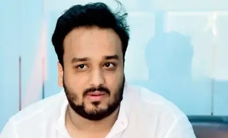 मुंबई: जीशान सिद्दीकी के कार्यालय के बाहर से दो युवक गिरफ्तार 