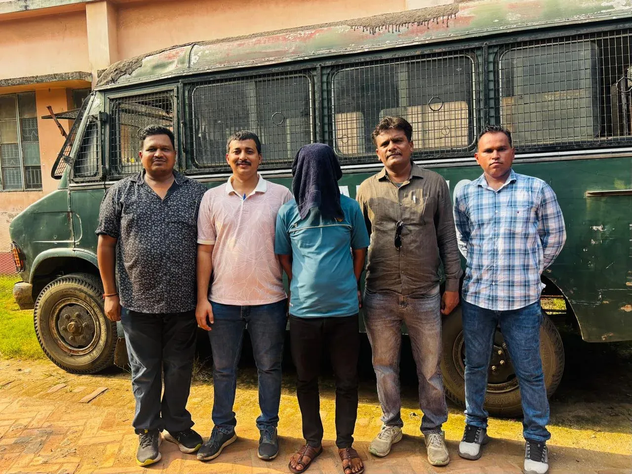मुंबई ज्वेलर्स से ₹4.51 करोड़ के सोने की हेराफेरी, पश्चिम बंगाल से आरोपी तन्मय मैती गिरफ्तार