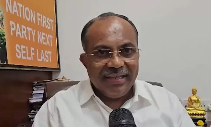 मुंबई झुग्गी बस्तियों में साल भर नाली सफाई का ऐलान, BJP के गणेश कनेकर ने उठाए BMC के अहम मुद्दे