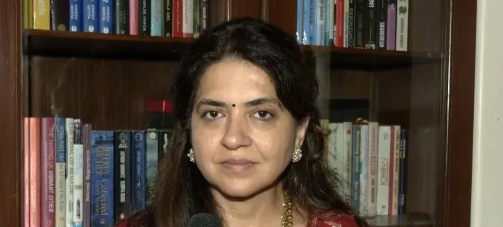 परेल झड़प पर शाइना एनसी की अपील — मुंबई की पहचान संस्कृति से, दंगे कभी स्वीकार्य नहीं